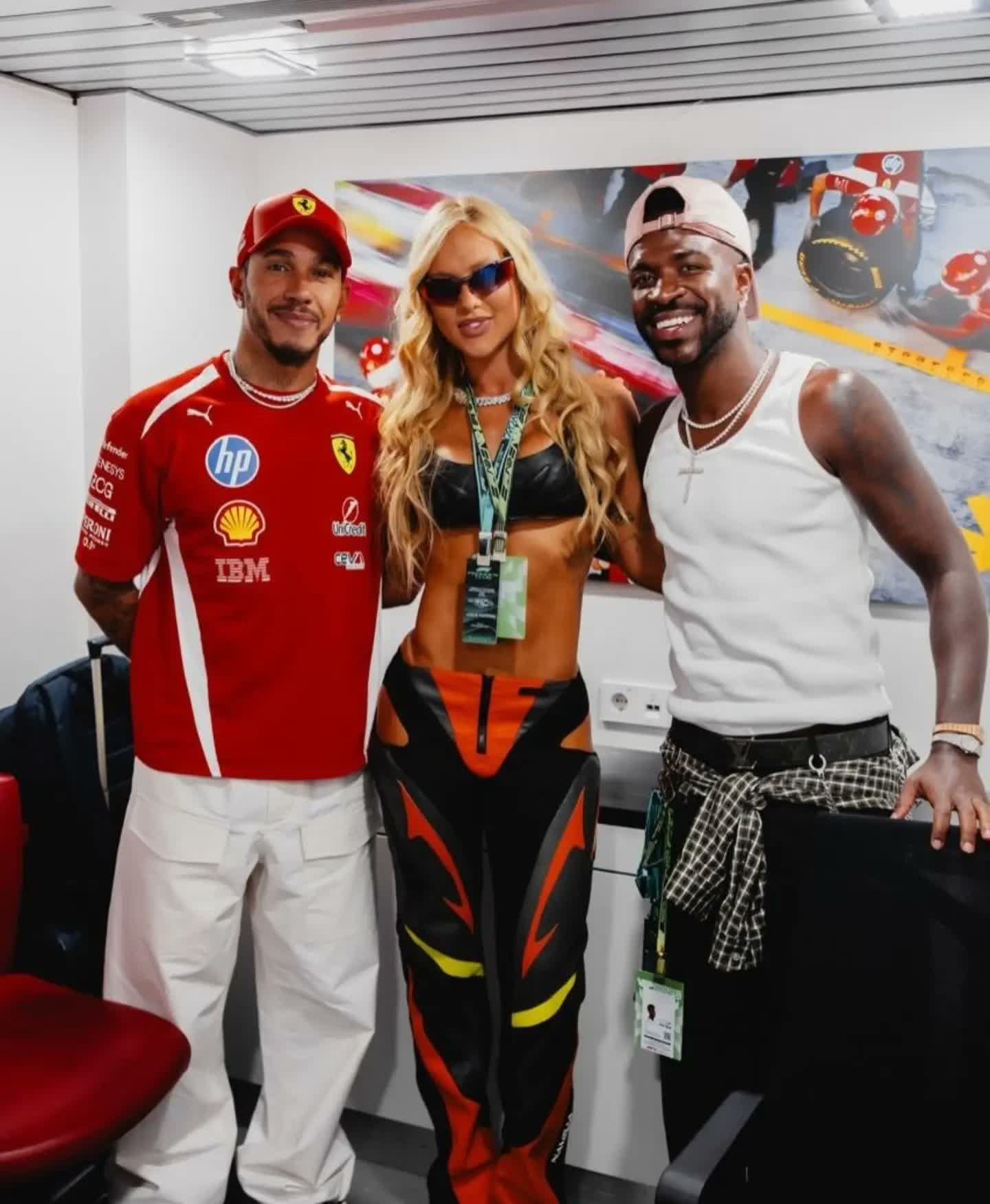 Vini Jr. e Virginia posam com Lewis Hamilton e Max Verstappen no GP de Madrid